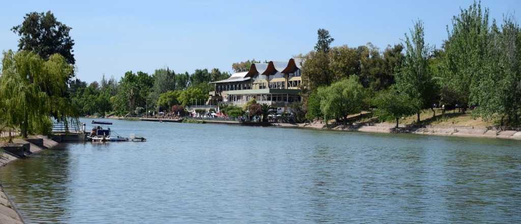El Lago del Parque San Martín volverá a tener una embarcación para pasear