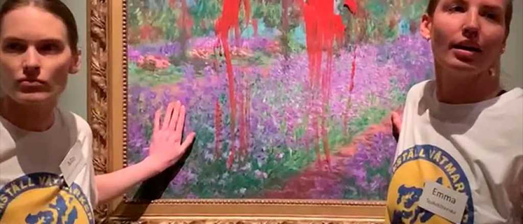Video: dos mujeres vandalizaron un Monet 