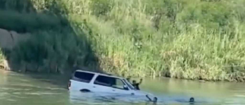 Video: una persecución en el Río Bravo terminó en el agua
