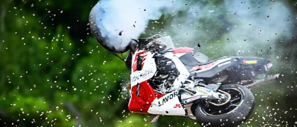 Video: destrozó su moto en una impactante caída en el MotoGP