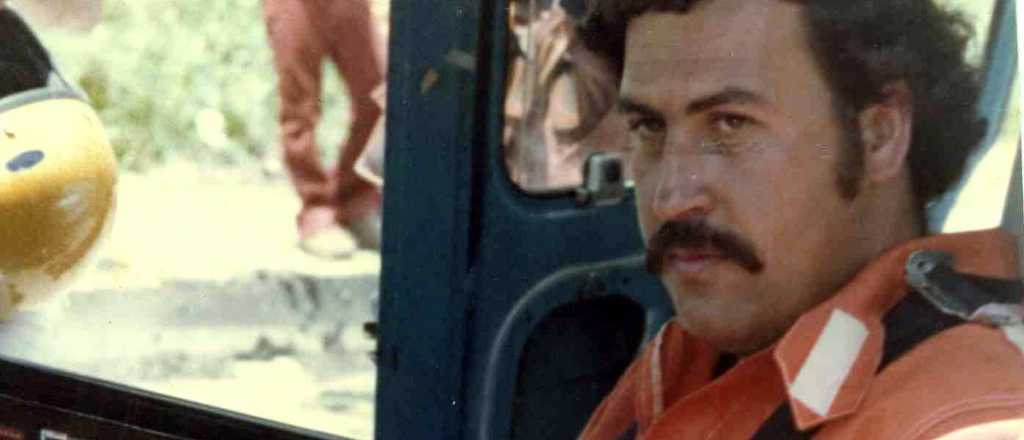 Dice ser el primog&eacute;nito de Pablo Escobar y que lo cri&oacute; un esp&iacute;a brit&aacute;nico