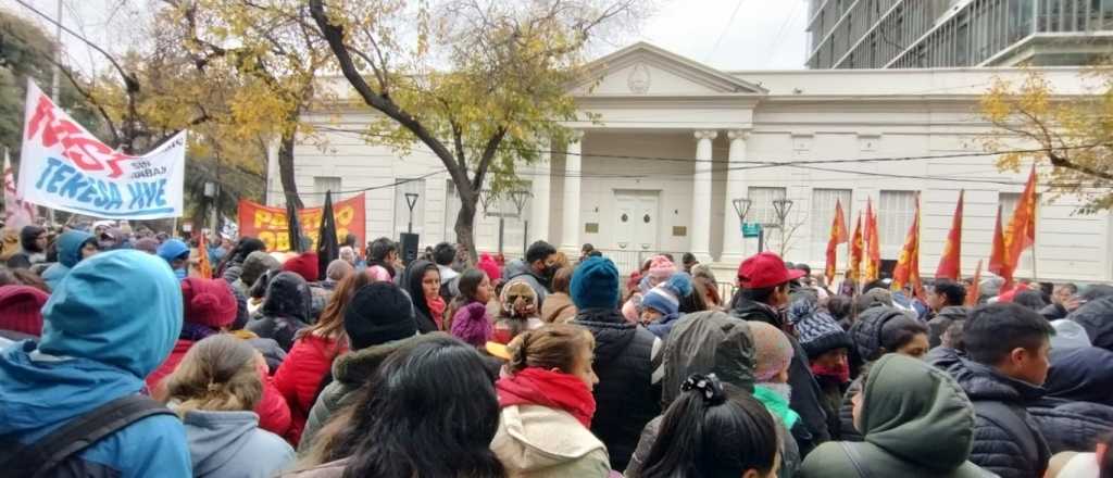 Reforma en Jujuy: piqueteros se manifestaron en el centro de Mendoza