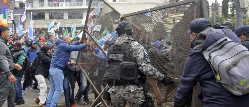 Videos y fotos: así fueron los violentos incidentes en Jujuy