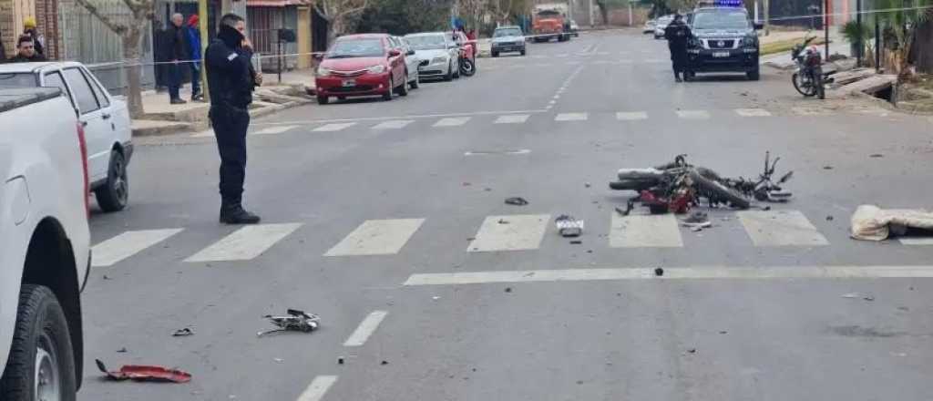 Un motociclista falleció tras chocar con una camioneta en Maipú