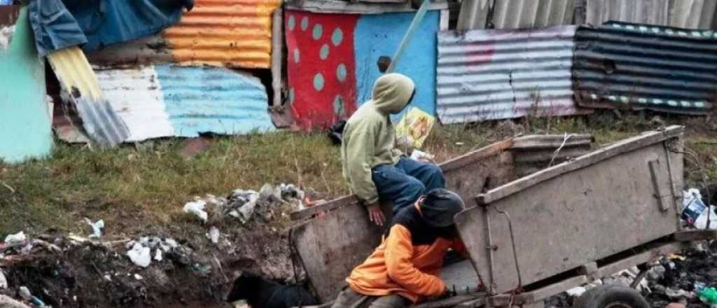 Una familia argentina necesitó en mayo casi $220 mil para no ser pobre