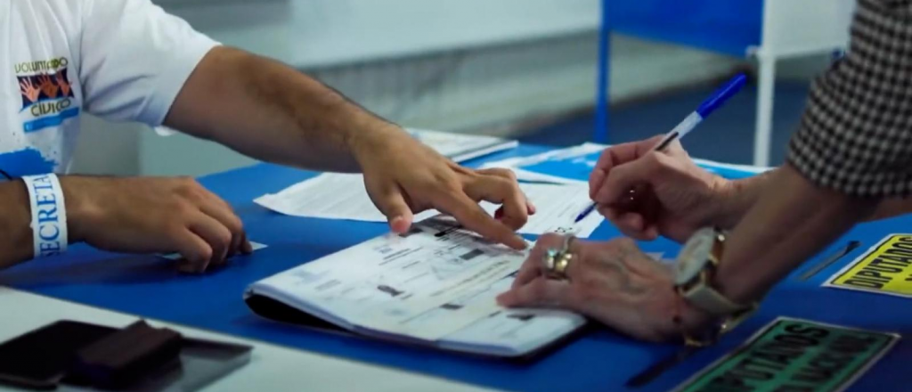 En Guatemala eligen presidente en medio de la pobreza y corrupci&oacute;n