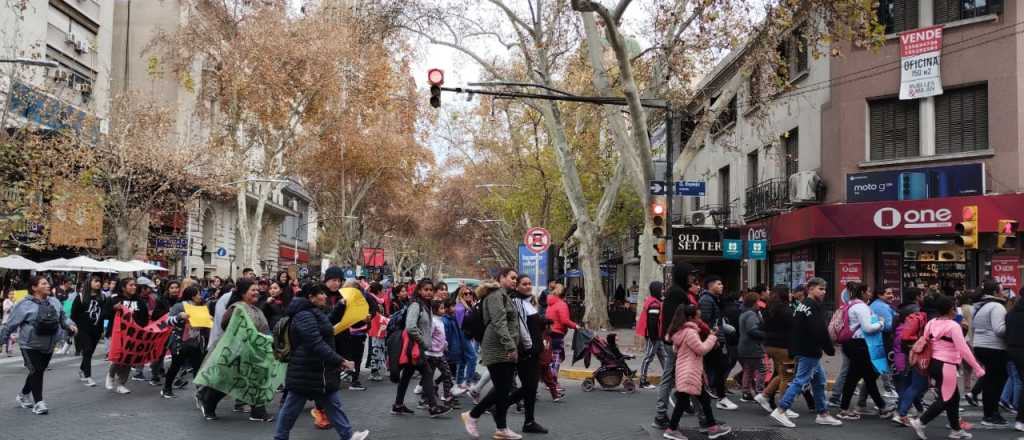 Marcharon por las calles de Mendoza en memoria de Kosteki y Santillán   