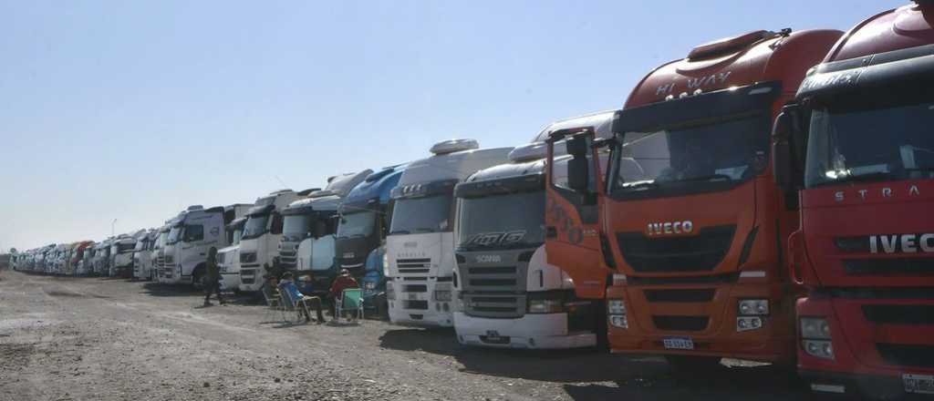 El Gobierno asiste a camioneros varados en Uspallata