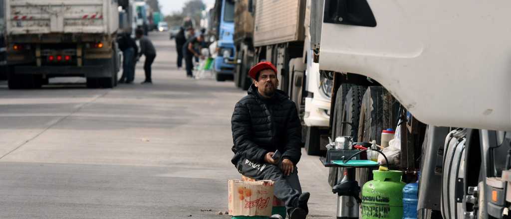 Transportistas est&aacute;n de paro y podr&iacute;a haber faltante de productos esenciales