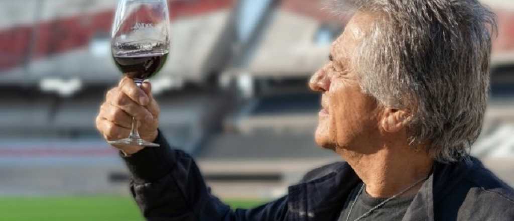 El Pato Fillol presentó su vino "Abrazo del alma" hecho en Mendoza