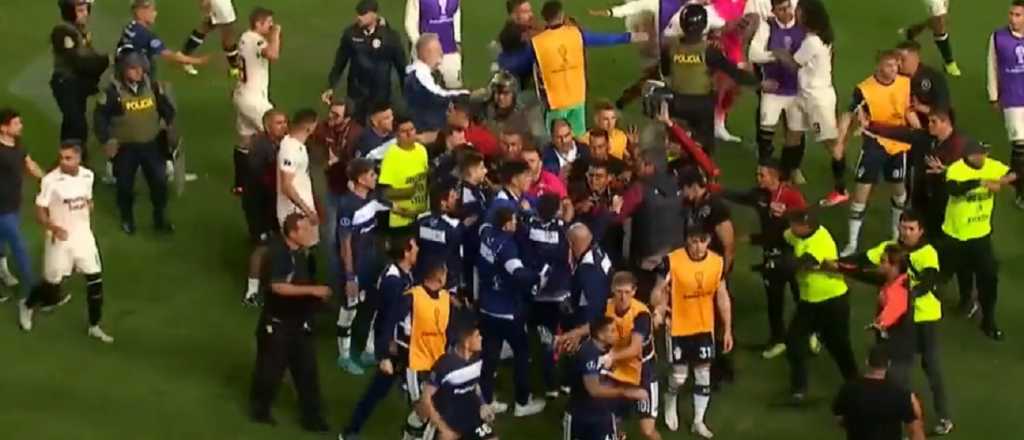 Patadas y trompadas: escandaloso final en Universitario-Gimnasia