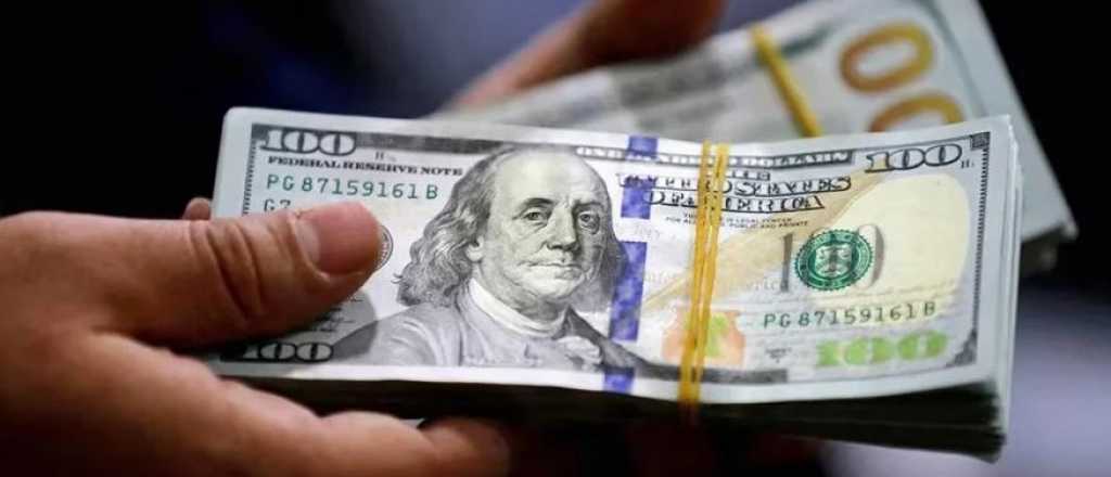 El dólar blue subió $10 y cerró a $960 antes del debate presidencial