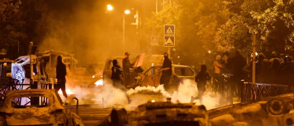 Macron convoca una reunión de crisis después de la peor noche de disturbios