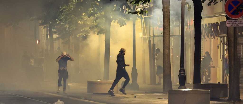 Quinta noche de violencia en Francia por un joven baleado por un policía