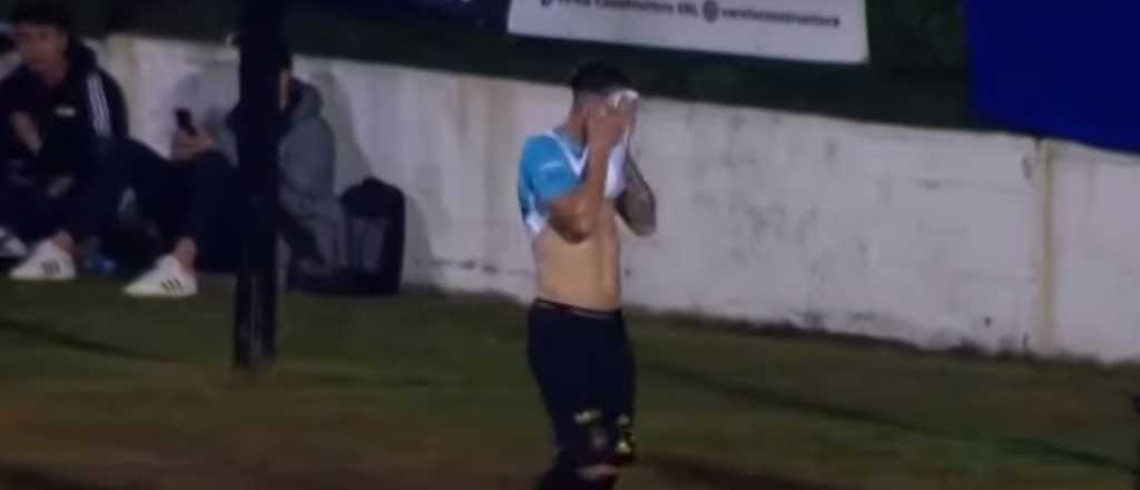 Video: expulsaron a un jugador por orinar en pleno partido del Ascenso