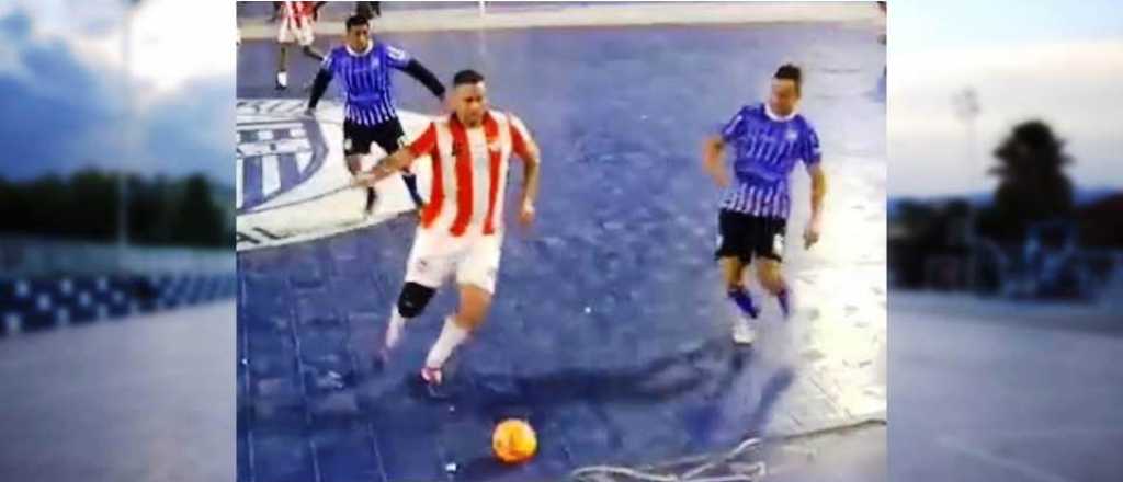 Video: otro brutal codazo en el futsal de Mendoza 