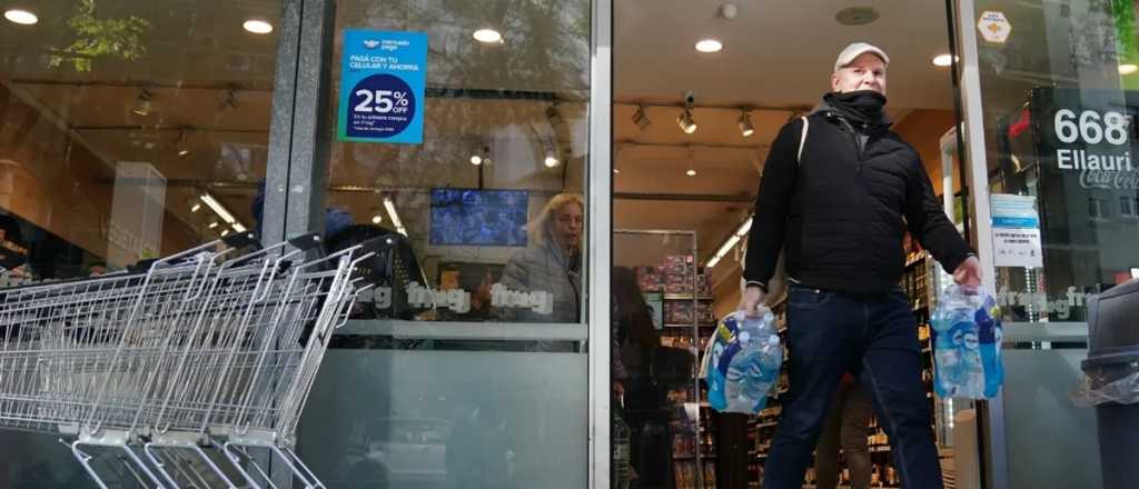 Crisis h&iacute;drica en Uruguay: toman agua salada y no hay stock de bidones