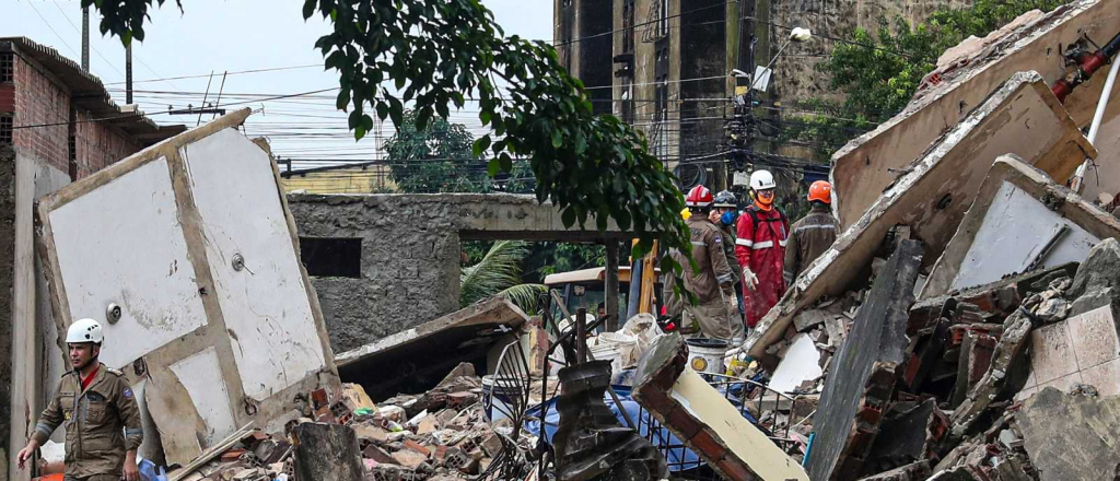 Ocho muertos y cinco atrapados por el derrumbe de un edificio en Brasil