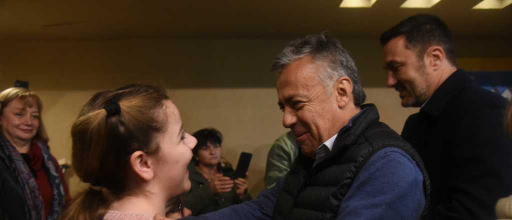 Cornejo y Petri de campa&ntilde;a en Maip&uacute; con vecinos y en una empresa