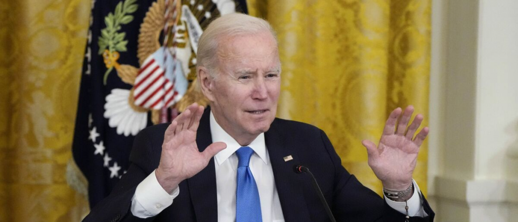 Legisladores republicanos evalúan pedir el juicio político contra Biden
