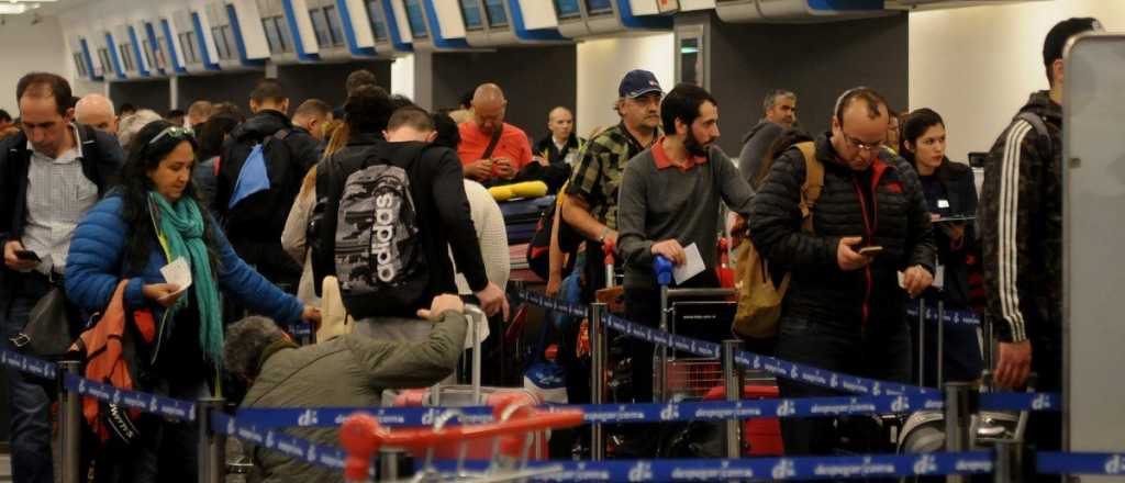 Por un paro de maleteros, quedaron 3.000 pasajeros varados en Aeroparque