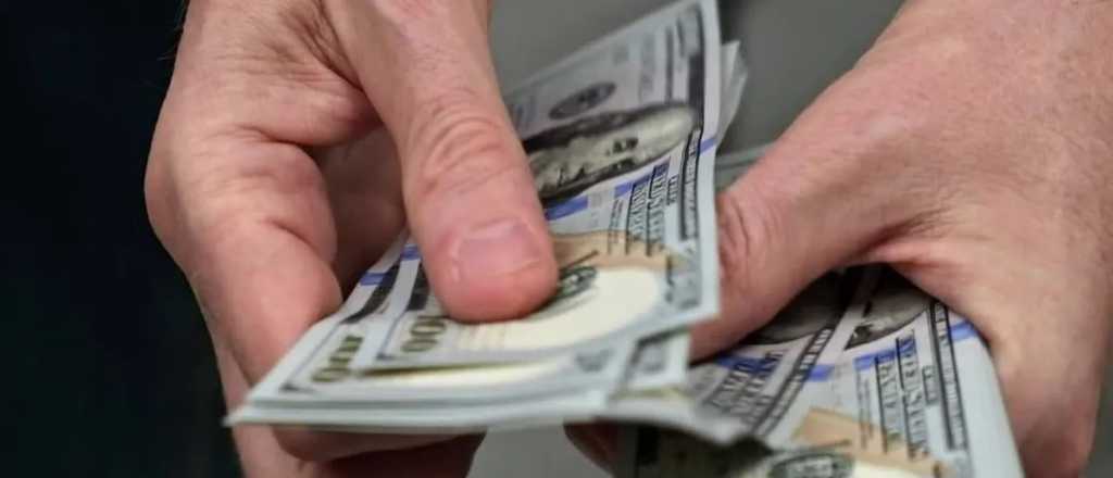 El dólar blue cerró a $512 y rompe un récord tras otro