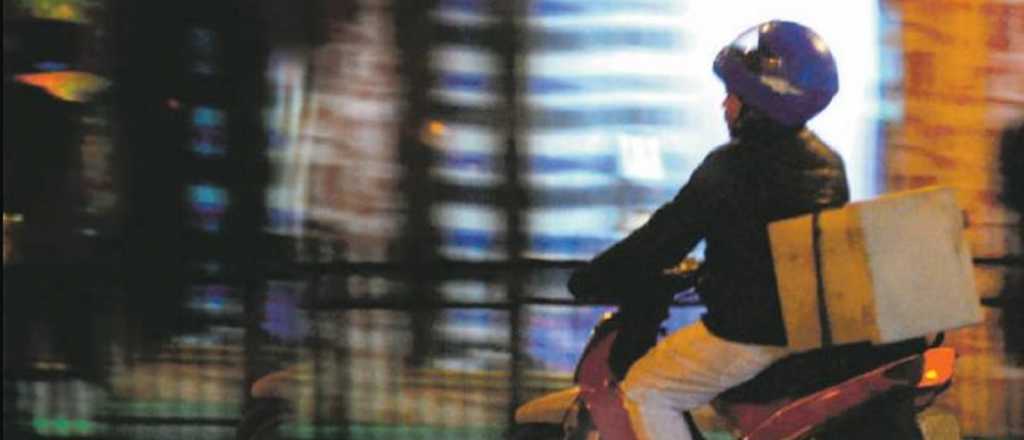 A punta de pistola asaltaron a un delivery en Maipú