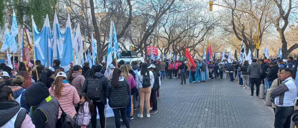 Corte de calles y caos en el Centro: agrupaciones marcharon por Jujuy