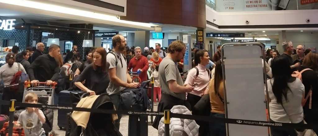 Sin vuelos: anunciaron un paro total en Aerolíneas Argentinas e Intercargo
