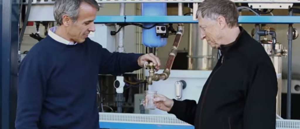 Bill Gates tomó agua de caca humana