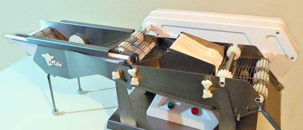 El sueño del pibe es real: la máquina para hacer milanesas
