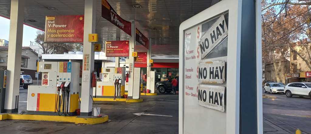 Falta combustible en estaciones de Shell de Mendoza y algunas venden con cupos