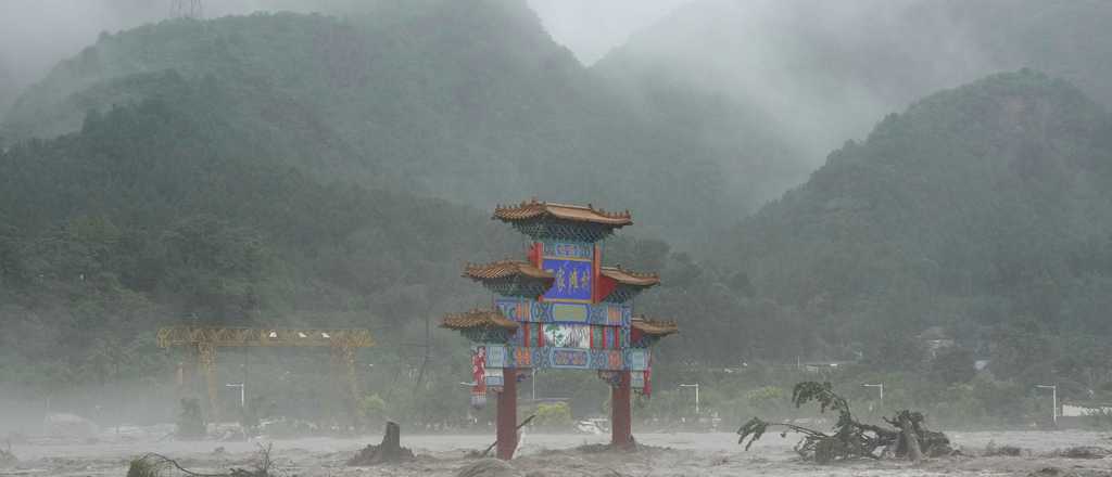 Fuertes lluvias y tif&oacute;n Doksuri dejan al menos 20 muertos en China