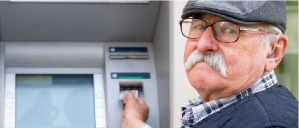 Cómo cuidar a los adultos mayores de las estafas bancarias