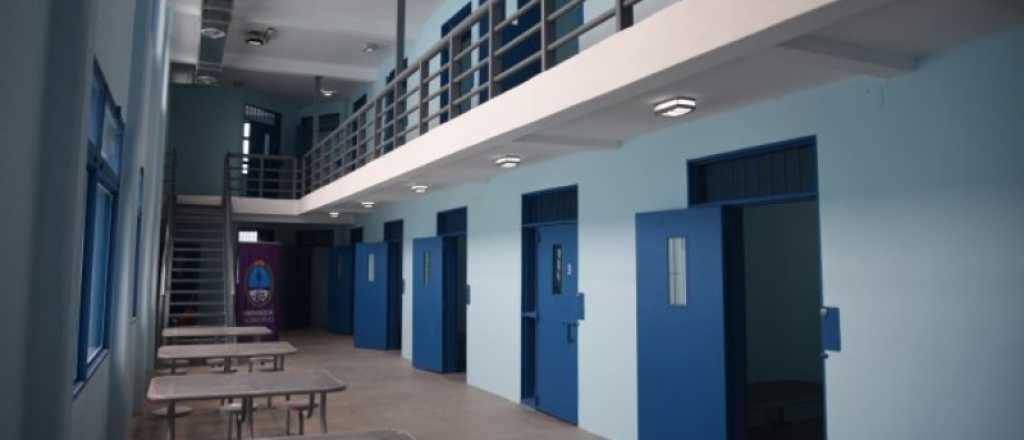 Un preso se escap&oacute; de su celda y le rob&oacute; el arma a una polic&iacute;a en Tunuy&aacute;n