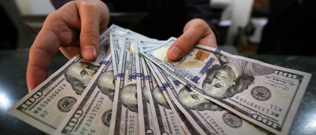El dólar blue subió $4 y cerró en $605 en la última rueda antes de las PASO