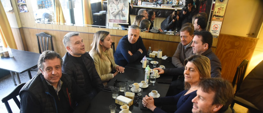 Tradición electoral: Cornejo y un desayuno en equipo con el gobernador