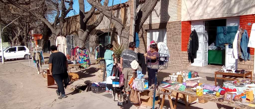 Cada vez m&aacute;s argentinos piden pr&eacute;stamos, van a feriar o liquidan ahorros
