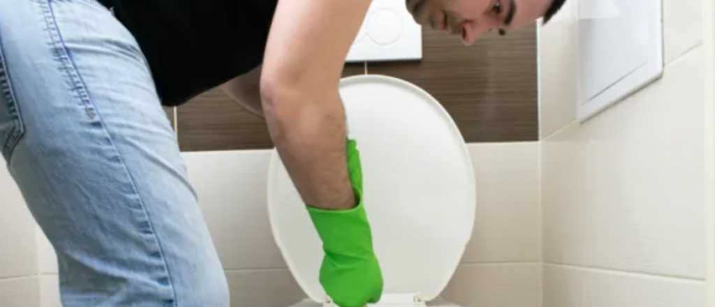 Las mejores técnicas para destapar el inodoro