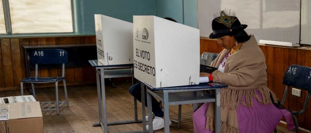 Elecciones en Ecuador: habr&aacute; segunda vuelta entre el corre&iacute;smo y oposici&oacute;n