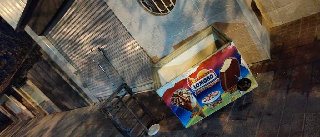 La Policía se fue y de inmediato reventaron una heladería de Las Heras