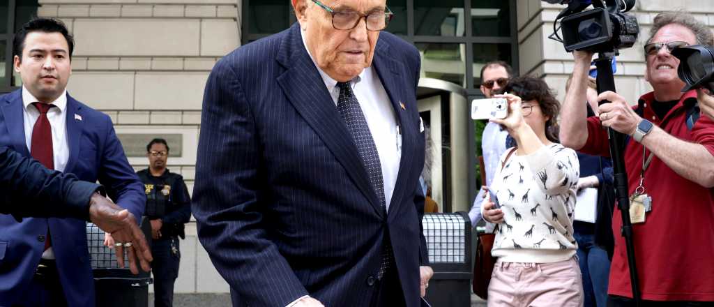 Ex alcalde de Nueva York Giuliani se entreg&oacute; por manipular las elecciones