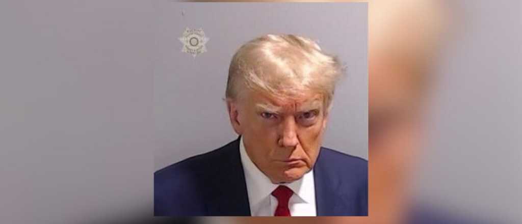 Trump se entreg&oacute; a la Polic&iacute;a, acusado de intentar alterar las elecciones