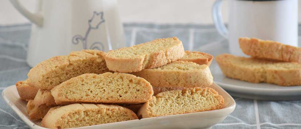 Sencillas y ricas galletas biscotti para un desayuno delicioso