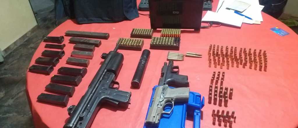 Drogas: detenidos con una ametralladora en Guaymallén y Godoy Cruz