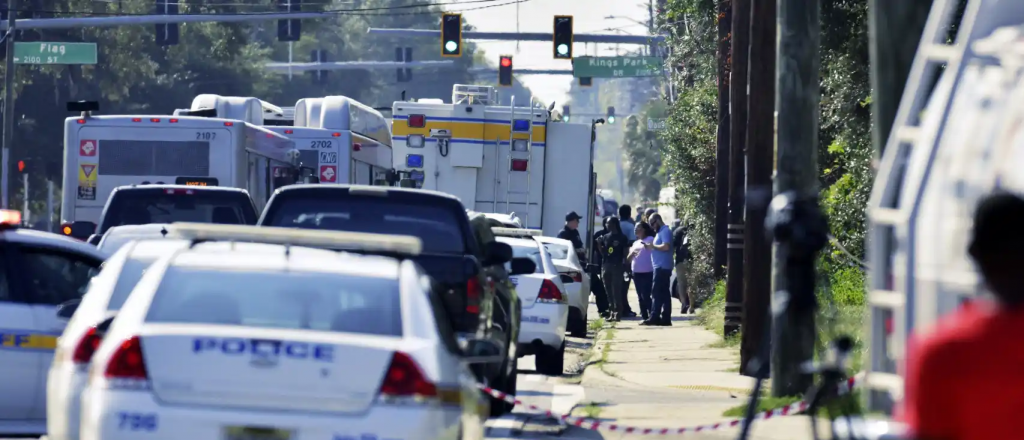 Cuatro fallecidos tras un tiroteo en un comercio de Jacksonville