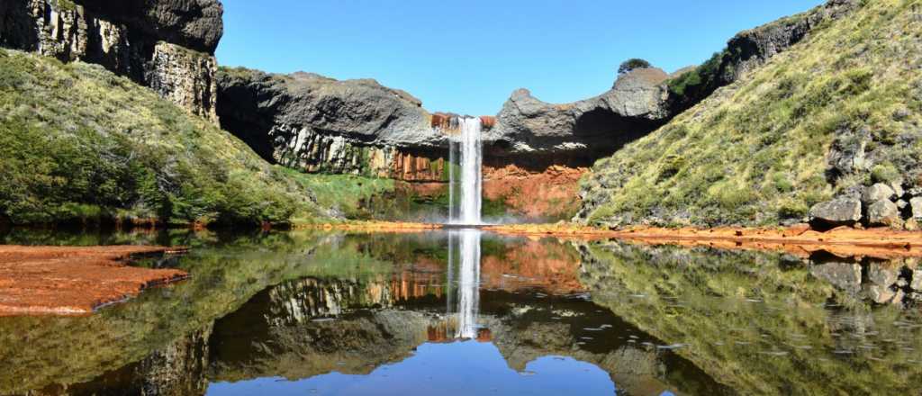 La cascada oculta de la Patagonia que se form&oacute; por lluvias de lava