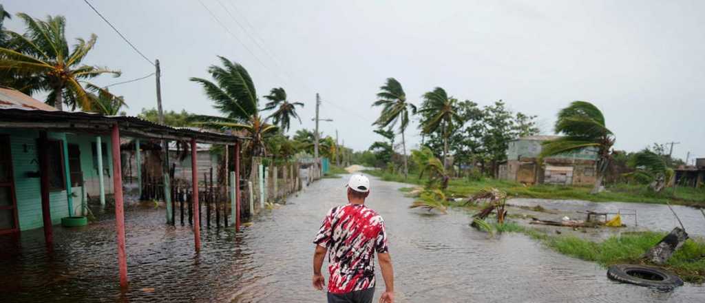 El huracán Idalia ya es categoría 4 y lo califican de "catastrófico"