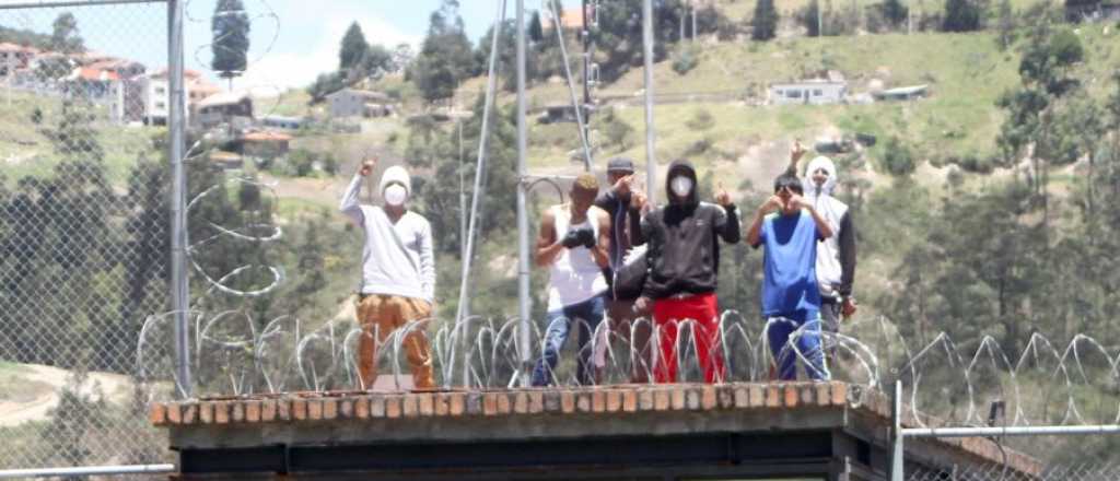 Tensión en Ecuador: presos mantienen decenas de rehenes en las cárceles