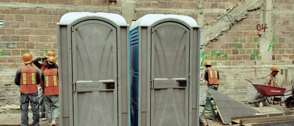 Asaltaron a un joven sereno en Luj&aacute;n: se llevaron un ba&ntilde;o qu&iacute;mico